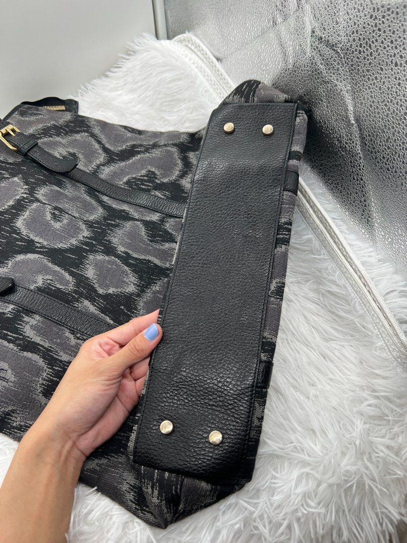 Vivienne Westwood Large leopard tote (Category: Tote Bags) located in Kawit. Submitted by aellavier2 (Listing ID 1397324299, Image 3). Description: no major flaws, signs of use only. .