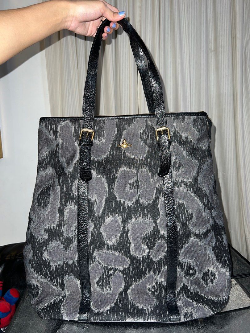 Vivienne Westwood Large leopard tote (Category: Tote Bags) located in Kawit. Submitted by aellavier2 (Listing ID 1397324299, Image 1). Description: no major flaws, signs of use only. .