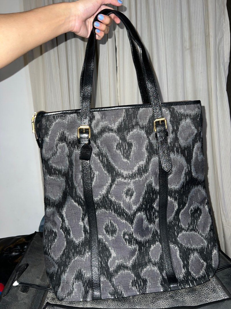 Vivienne Westwood Large leopard tote (Category: Tote Bags) located in Kawit. Submitted by aellavier2 (Listing ID 1397324299, Image 2). Description: no major flaws, signs of use only. .
