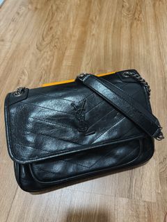 (Category: ) located in . Submitted by handbag_bag (Listing ID 1397248267, Image 1). Description: .