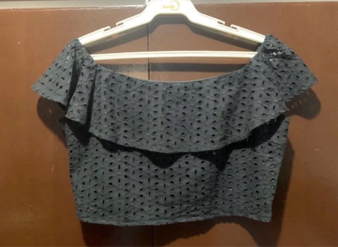 Zalora Basics Off Shoulder Eyelet Crop Top (Category: Others Tops) located in Imus. Submitted by mickey_faye (Listing ID 1397325376, Image 3). Description: - Zalora Basics off-shoulder crop top - Size: L - Features: Eyelet design, ruffled neckline - Closure: Zipper - Original Price: PHP 729.00 - Versatile for casual or dressy wear - Brandnew, bought from zalora. Dimes: Width: 18 inches Length: 11 inches Shipping fee will be shouldered by the buye