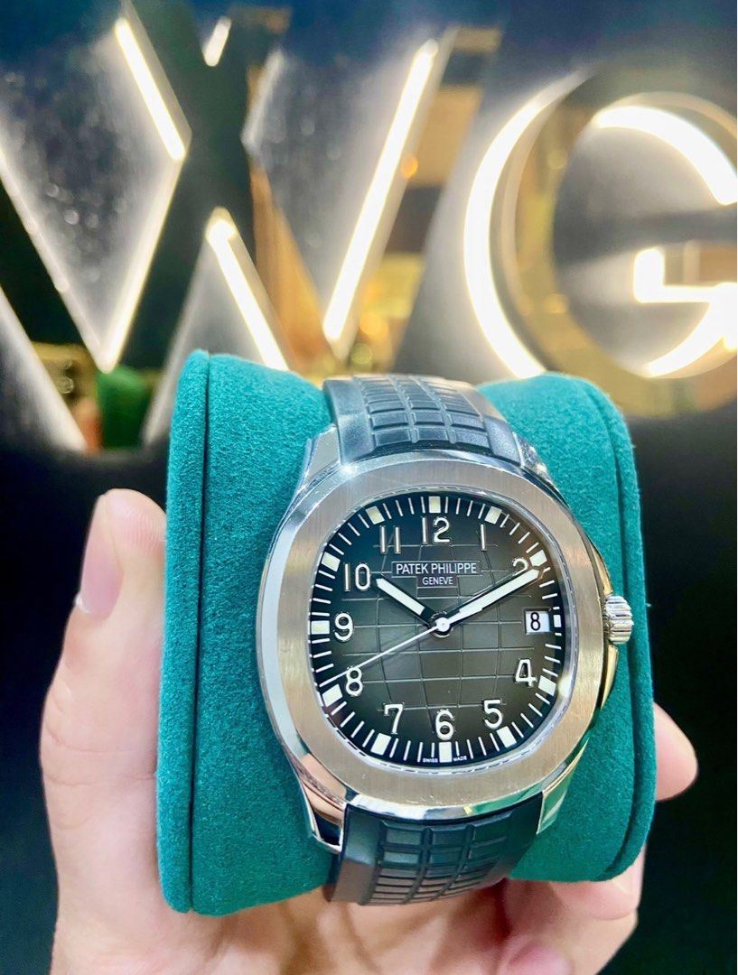 (2016) Patek Philippe Aquanaut Steel 5167A (Category: Watches) located in Singapore. Submitted by watchgen (Listing ID 1401660032, Image 1). Description: Model: 5167A Brand: Patek Philippe Description: - Dated 2016 - Full complete set - Mint condition Located us： 180 Bencoolen Street #01-68 (189646) Opening hours: 1-7pm daily *We provide 6 months in house warranty for all preowned items* Payment mode: Cash/Paynow/Bank transfer/Credit Card For CC 