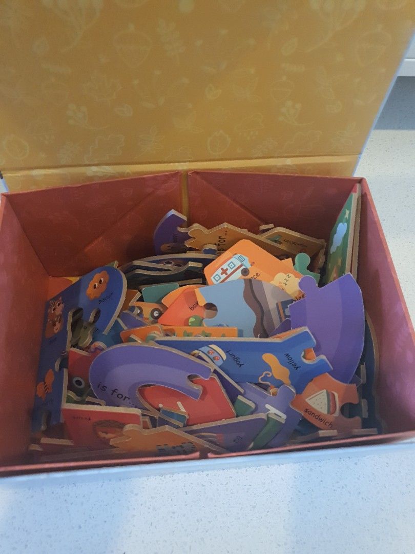 Animal Jigsaw Puzzle (Blue chas holder only) Hobbies Toys Toys