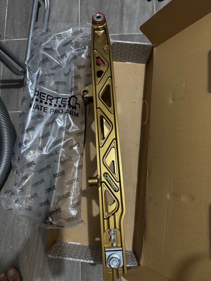 Arm hypertech y15 dan exhaust cj ipoh y15, Motorbikes on Carousell