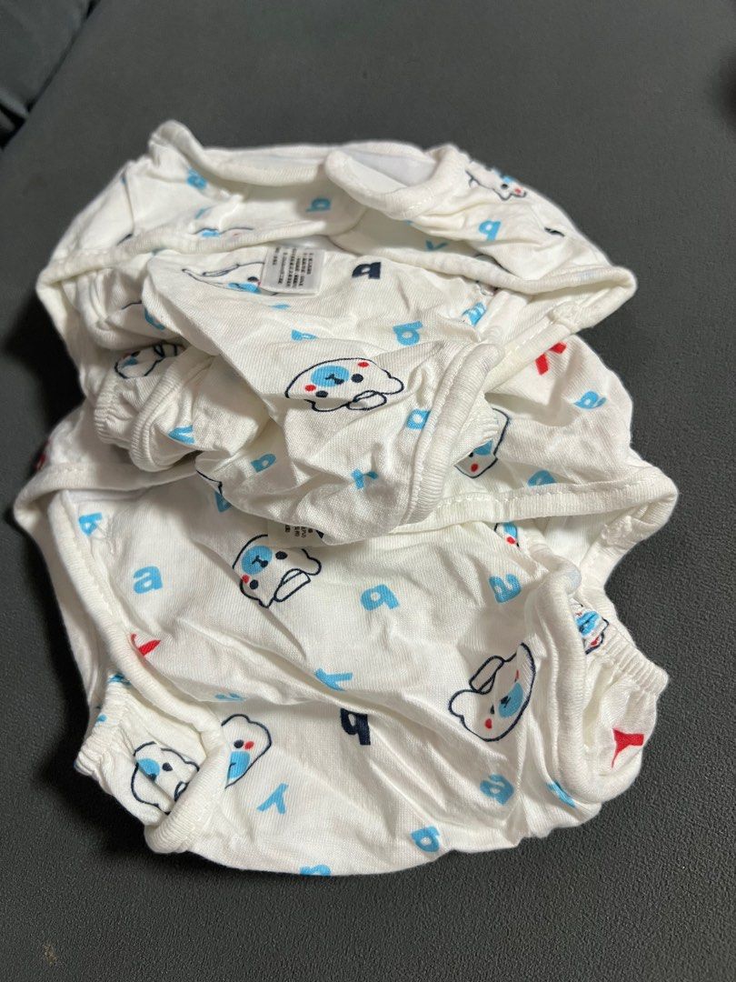 Baby Cloth Diapers 6 pcs (Category: Babies & Kids Fashion) located in Cavite. Submitted by xyrene_21 (Listing ID 1401553909, Image 2). Description: - Set of baby cloth diapers - Includes blue, white, and yellow diapers - Features cute bear prints - Wrap-around style for easy use - Made from soft, breathable fabric - Gentle on baby's skin.