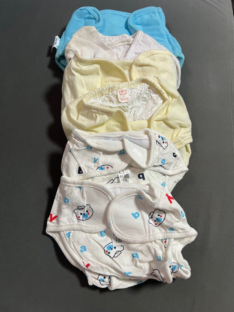 Baby Cloth Diapers 6 pcs (Category: Babies & Kids Fashion) located in Cavite. Submitted by xyrene_21 (Listing ID 1401553909, Image 1). Description: - Set of baby cloth diapers - Includes blue, white, and yellow diapers - Features cute bear prints - Wrap-around style for easy use - Made from soft, breathable fabric - Gentle on baby's skin.