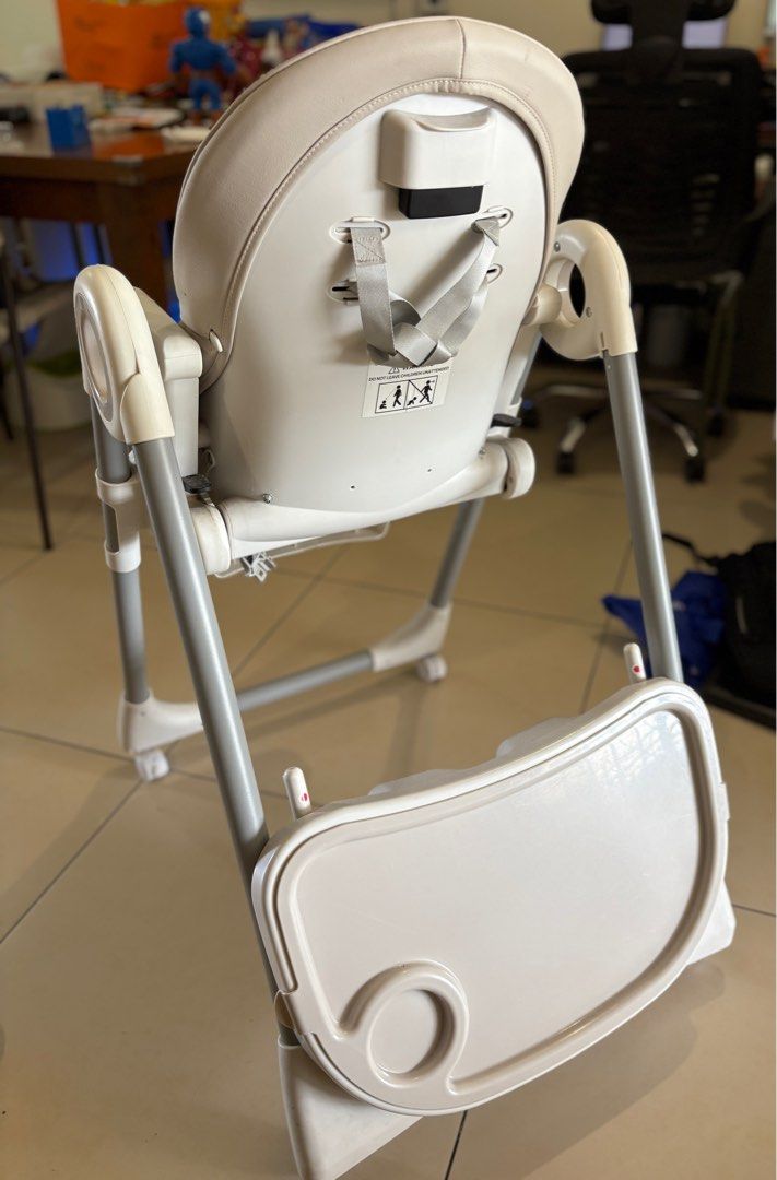 Baby High Chair Adjustable Foldable (Category: Baby High Chairs) located in Pasig City. Submitted by annec87 (Listing ID 1401714659, Image 3). Description: High chair 5 recline positions 7 height positions If ever po shipping via lalamove, d po kaya ng motor, pwede po meetup within metro manila No swap.