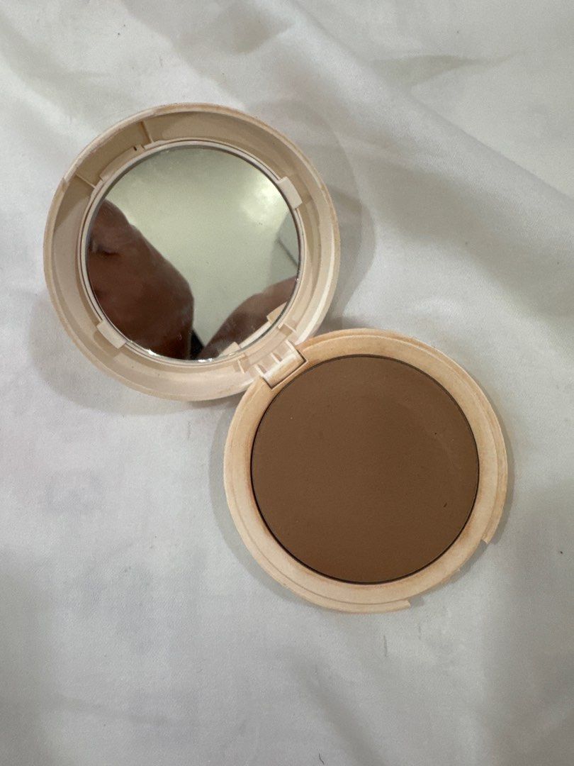 Benefit Hoola Wave Bronzer (Category: Makeup) located in Quezon City. Submitted by destashingmycloset (Listing ID 1401716810, Image 2). Description: - Benefit Hoola Wave bronzer compact - Original shade - Contains 9g / 0.32 oz of product - Includes a mirror - Round, light beige compact.