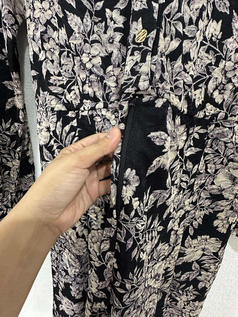 Black & White Floral Print Dress (Category: Dresses) located in Bacoor. Submitted by prelovedbyespie (Listing ID 1401566471, Image 3). Description: Black & White Button-Down Floral Dress 🌸 Size: fits S to M comfortably Color: Black with beige floral print Condition: Gently used, in good condition (Just missing one button in the topmost part, but hindi halata) Details: ✔ High quality, Soft breathable fabric ✔ with inner lining ✔ Button down front