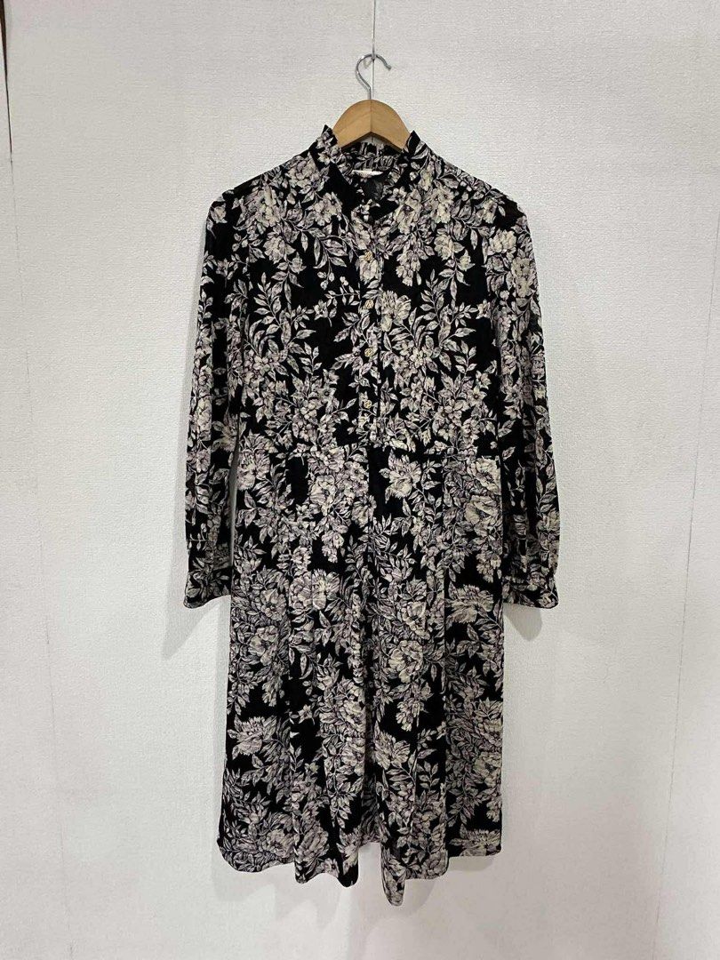 Black & White Floral Print Dress (Category: Dresses) located in Bacoor. Submitted by prelovedbyespie (Listing ID 1401566471, Image 2). Description: Black & White Button-Down Floral Dress 🌸 Size: fits S to M comfortably Color: Black with beige floral print Condition: Gently used, in good condition (Just missing one button in the topmost part, but hindi halata) Details: ✔ High quality, Soft breathable fabric ✔ with inner lining ✔ Button down front