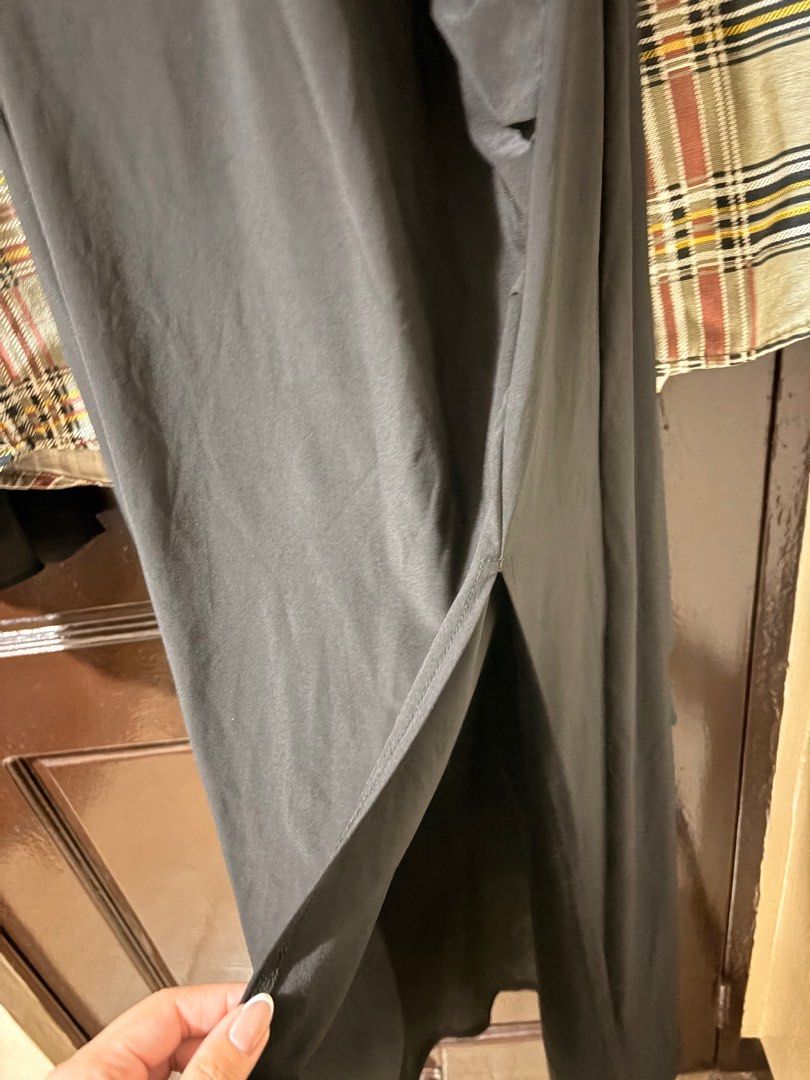 Black Maxi Dress with Slit (Category: Dresses) located in Manila. Submitted by orion_declutter (Listing ID 1401649257, Image 3). Description: - Black maxi dress - V-neckline - Ruched bust detail - Flutter short sleeves - Side slit - Slight sheen fabric - Ideal for special events Very sexy! .