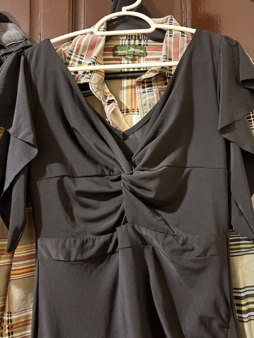 Black Maxi Dress with Slit (Category: Dresses) located in Manila. Submitted by orion_declutter (Listing ID 1401649257, Image 2). Description: - Black maxi dress - V-neckline - Ruched bust detail - Flutter short sleeves - Side slit - Slight sheen fabric - Ideal for special events Very sexy! .