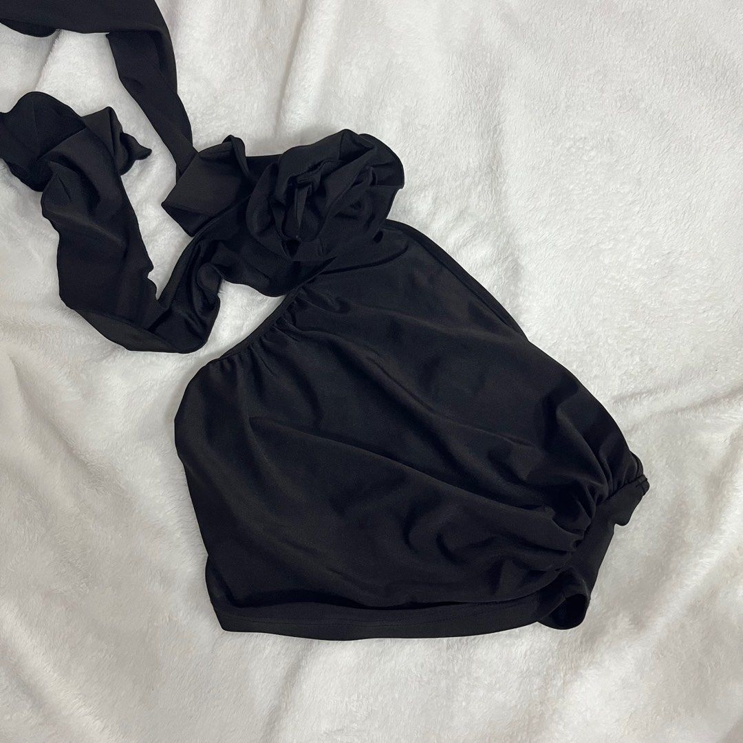 Black statement flower top 🖤 (Category: Sleeveless) located in Manila. Submitted by makeitminecj (Listing ID 1401675167, Image 1). Description: •used once for an event, GOOD AS NEW •bought from Shein!!! .