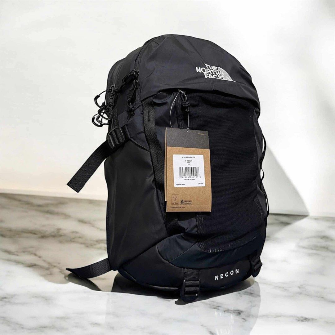 Brand new The North Face Recon Backpack 30L (Category: Backpacks) located in Manila. Submitted by dane.closet (Listing ID 1401557147, Image 2). Description: Brand new The North Face Recon Size: 30L Brand New with Hangtag No flaws at all 10/10 Color rate Authentic/Original with complete tags Price: 5000 negotiable ✔️ COD via Lalamove ✔️ Door to door delivery via J&T express ✔️ Open for meetups around Sampaloc Manila Area Dm me 💯.