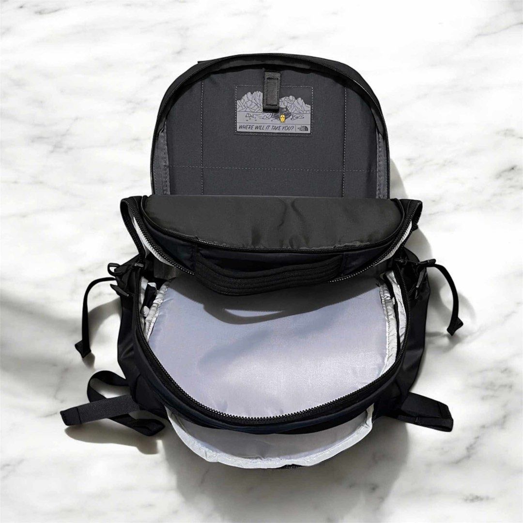 Brand new The North Face Recon Backpack 30L (Category: Backpacks) located in Manila. Submitted by dane.closet (Listing ID 1401557147, Image 3). Description: Brand new The North Face Recon Size: 30L Brand New with Hangtag No flaws at all 10/10 Color rate Authentic/Original with complete tags Price: 5000 negotiable ✔️ COD via Lalamove ✔️ Door to door delivery via J&T express ✔️ Open for meetups around Sampaloc Manila Area Dm me 💯.