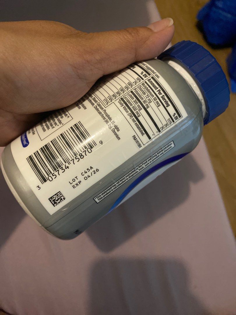 Centrum Silver Men 50+ Multivitamin 200 Tablets (Category: Health Food, Drinks & Tonics) located in Antipolo. Submitted by ms.roj (Listing ID 1401655398, Image 2). Description: Centrum Silver Men 50+ is a multivitamin/multimineral supplement for men 50 and over. Each bottle contains 200 tablets. It supports heart, brain, eye health, and muscle function. The expiration date is April 2026. From u.s napadami ng bili.