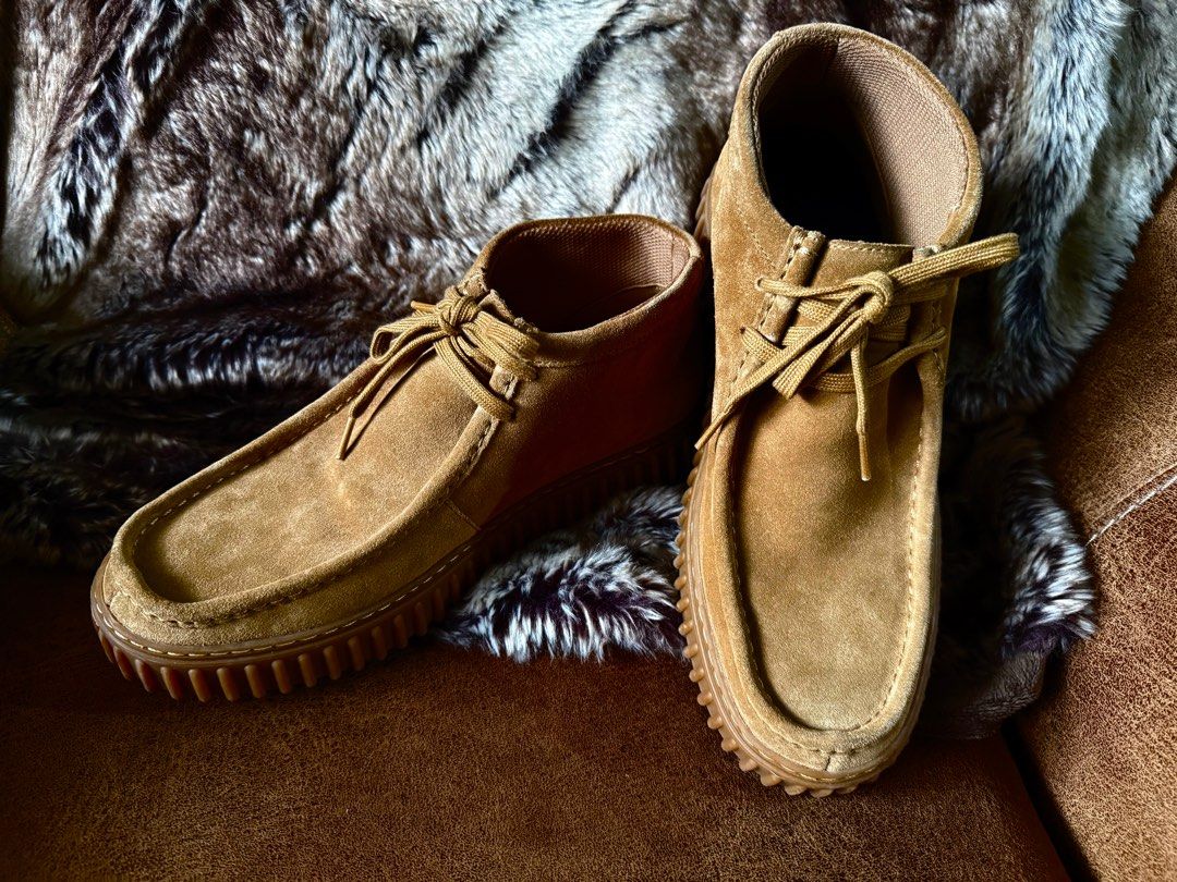 Clarks Men's Tan Suede Chukka Boots (Category: Boots) located in Pasig City. Submitted by davedeleon (Listing ID 1401614367, Image 2). Description: Hardly worn Comfy shoes Color: Tan No box No issues No trade Price excludes SF .