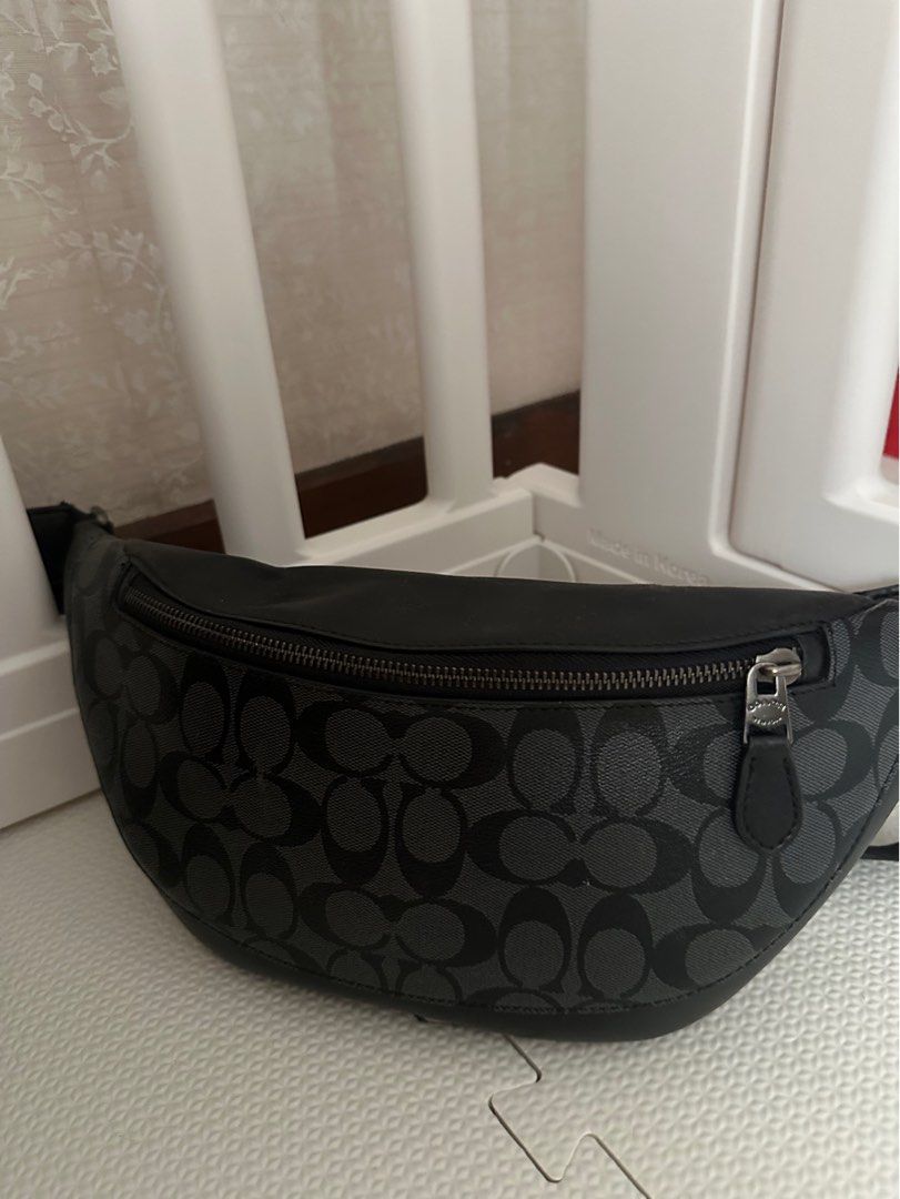 Coach Signature belt Bag (Category: Luxury Bags & Wallets) located in San Juan City. Submitted by smartfindsph (Listing ID 1401543659, Image 1). Description: - Authentic Coach waist bag - Black with signature Coach pattern - Zippered main compartment - Adjustable black strap - Made of leather - Coach logo on zipper pull - Perfect for everyday use Flaw: rubs and creases on top from being folded All in all good condition Loc: san juan.