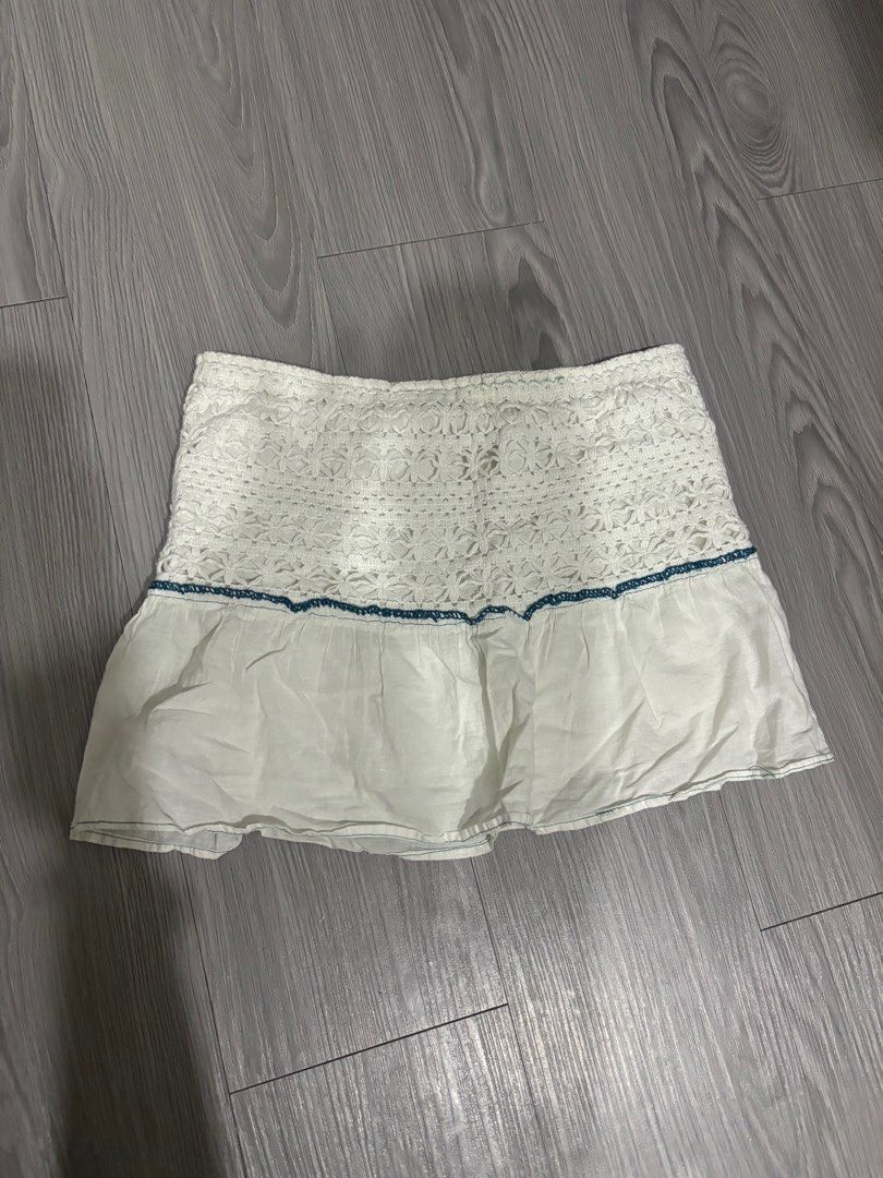 Crochet Peplum Tube Top (Category: Sleeveless) located in Manila. Submitted by prelovedbymfl (Listing ID 1401580673, Image 1). Description: fits s-m thrifted .