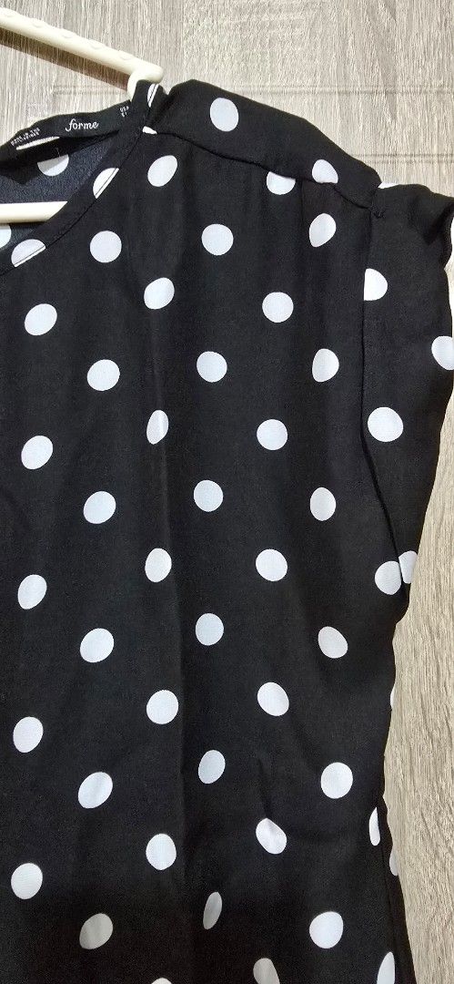 ForMe polka top (Category: Sleeveless) located in Paranaque City. Submitted by nynadj (Listing ID 1401611497, Image 2). Description: no flaws B 34in BDO, BPI, Gcash.