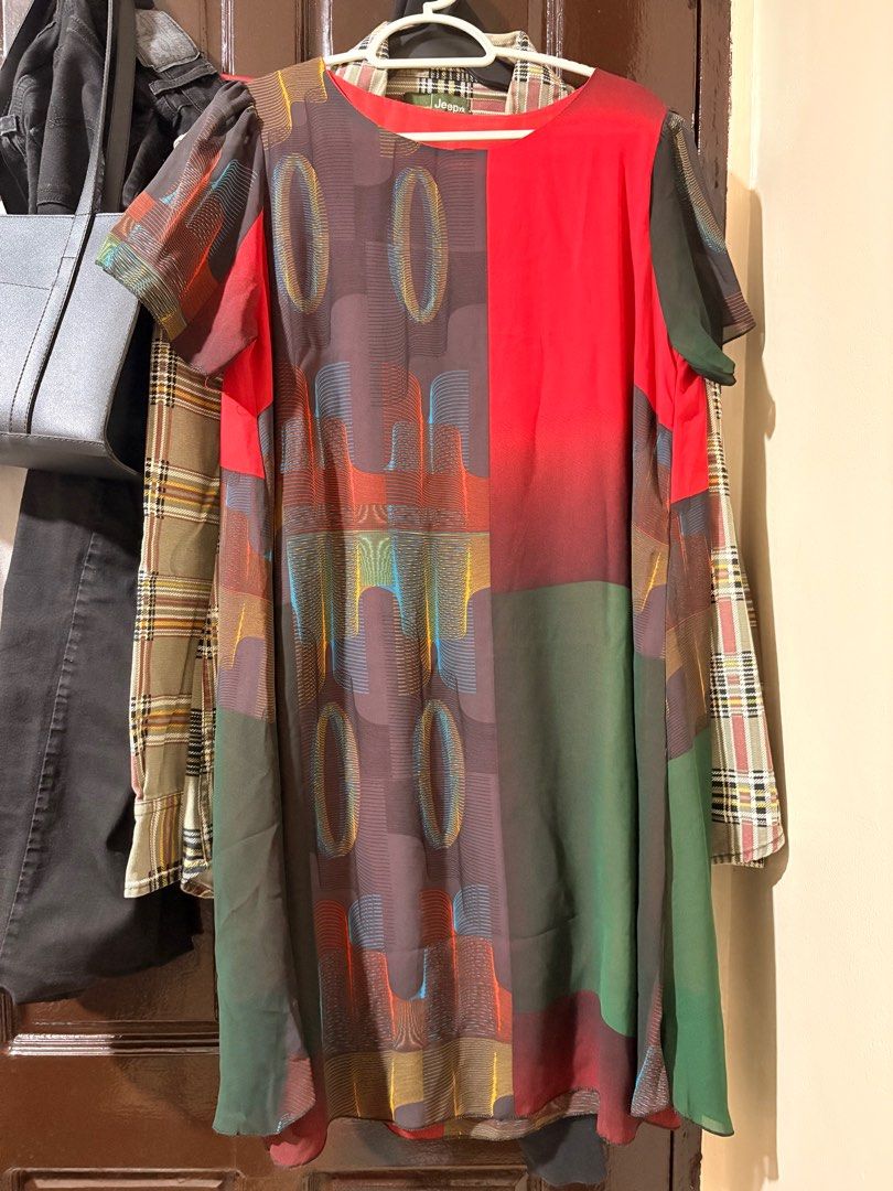 Geometric Print Dress (Category: Dresses) located in Manila. Submitted by orion_declutter (Listing ID 1401649874, Image 2). Description: Can be worn for formal events Sobrang presko at ganda.