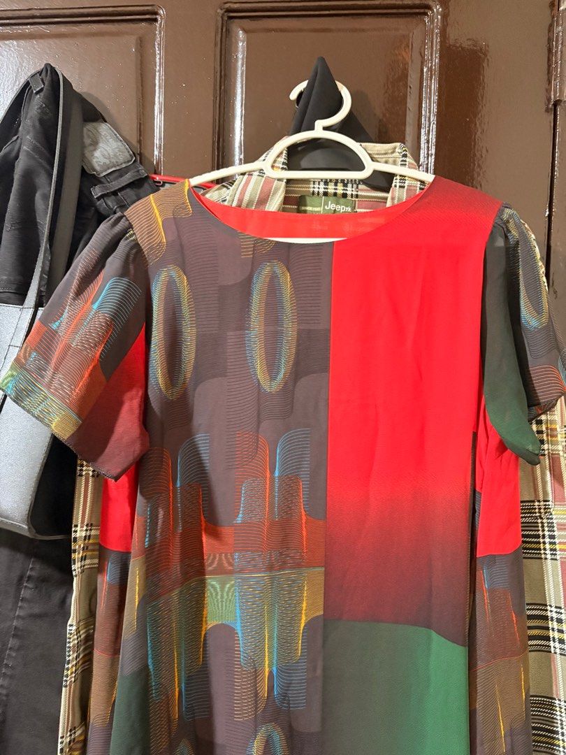 Geometric Print Dress (Category: Dresses) located in Manila. Submitted by orion_declutter (Listing ID 1401649874, Image 1). Description: Can be worn for formal events Sobrang presko at ganda.
