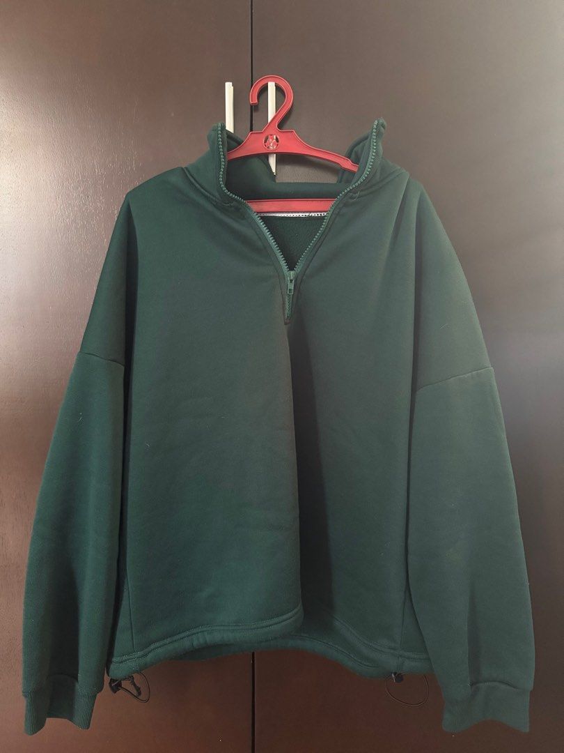 Green Quarter-Zip Jacket (Category: Coats, Jackets and Outerwear) located in Marikina City. Submitted by deecluters (Listing ID 1401714123, Image 2). Description: Note: - Oversized fit for those size xs-s - Has drawstring hem for adjustable sizing - Dark Green Can also do meetups around LRT-2 Stations and Intramuros .