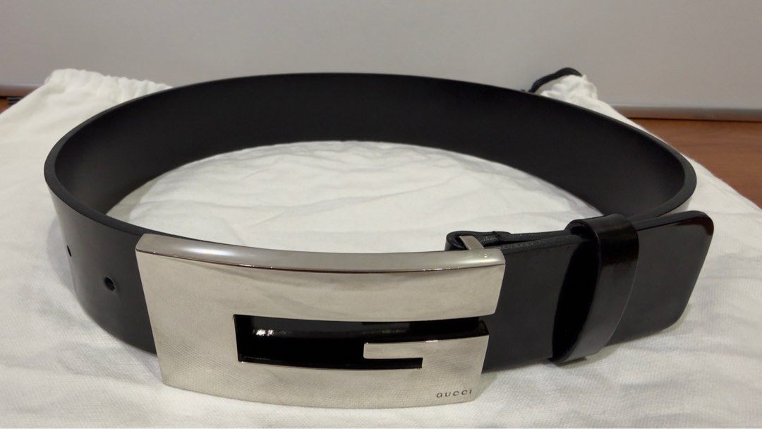 Gucci Silver G Buckle Black Leather Belt (Category: Luxury Accessories) located in Binangonan. Submitted by c_r_i_s (Listing ID 1401674701, Image 1). Description: Gucci Silver G Buckle Black Leather Belt Authenic Size 26 With light signs of use In very good condition! Made in Italy.