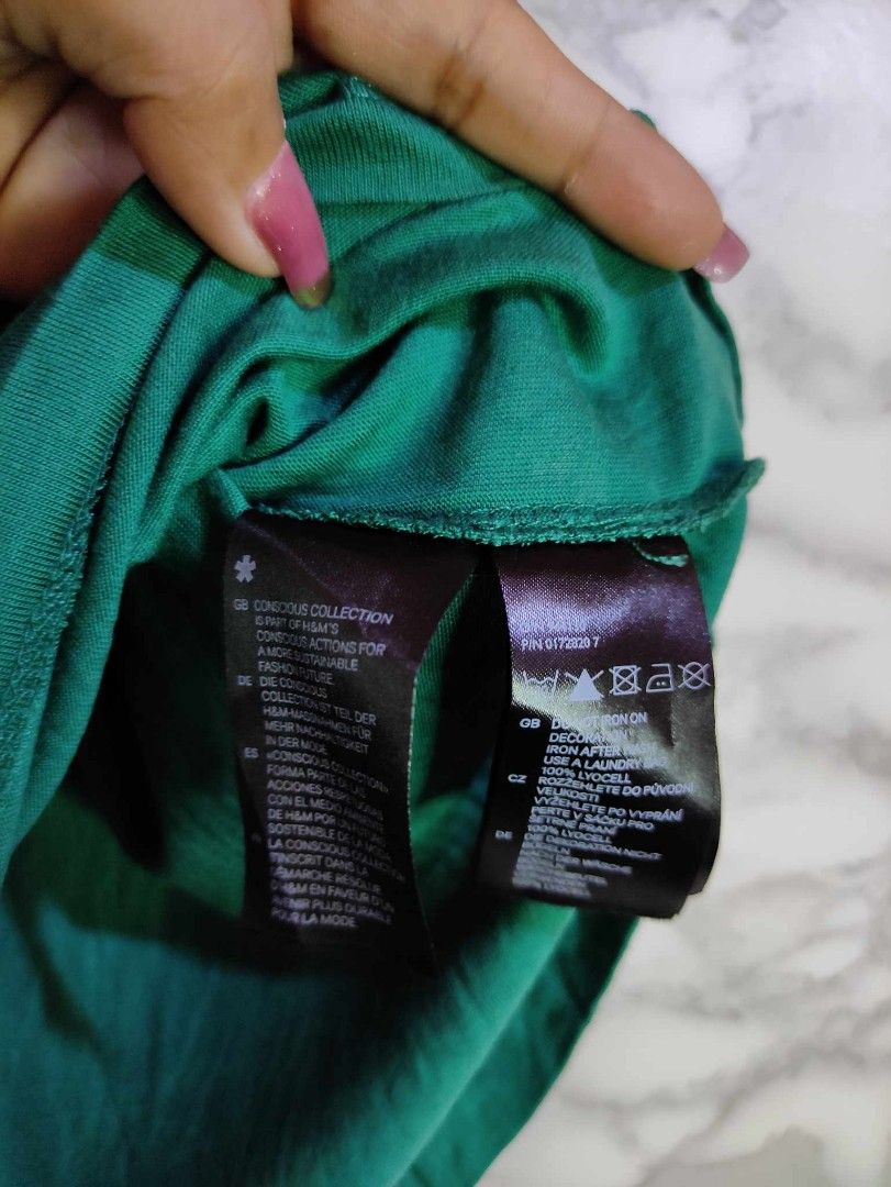 H&M Conscious Collection Green Tank Top (Category: Sleeveless) located in Bulacan. Submitted by 2nd_base (Listing ID 1401708500, Image 3). Description: dimension width 15 / length 25 size: small to medium excellent condition, no issue.