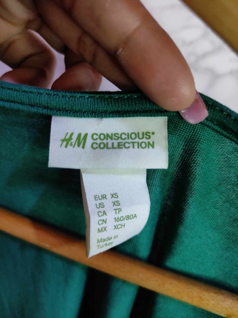 H&M Conscious Collection Green Tank Top (Category: Sleeveless) located in Bulacan. Submitted by 2nd_base (Listing ID 1401708500, Image 2). Description: dimension width 15 / length 25 size: small to medium excellent condition, no issue.