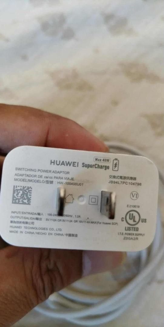 huawei supercharge 40w (Category: Chargers & Cables) located in Cavite. Submitted by tobibrat (Listing ID 1401537208, Image 2). Description: huawei supercharge 40w mismo galing sa unit na nova 11i used 1300 pascam dos gentri cavite.