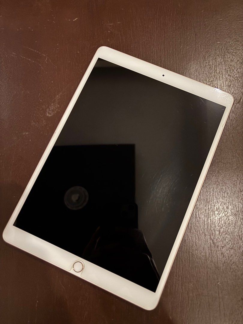Ipad Pro 10.5 (Category: iPad) located in Manila. Submitted by dalegm (Listing ID 1401672552, Image 2). Description: Ipad Pro 10.5” ▫️64gb ▫️10.5 Inches screen ▫️No history of repair ▫️Matagal malowbat ▫️With original box ▫️Truetone working rfs: Hindi na nagagamit.