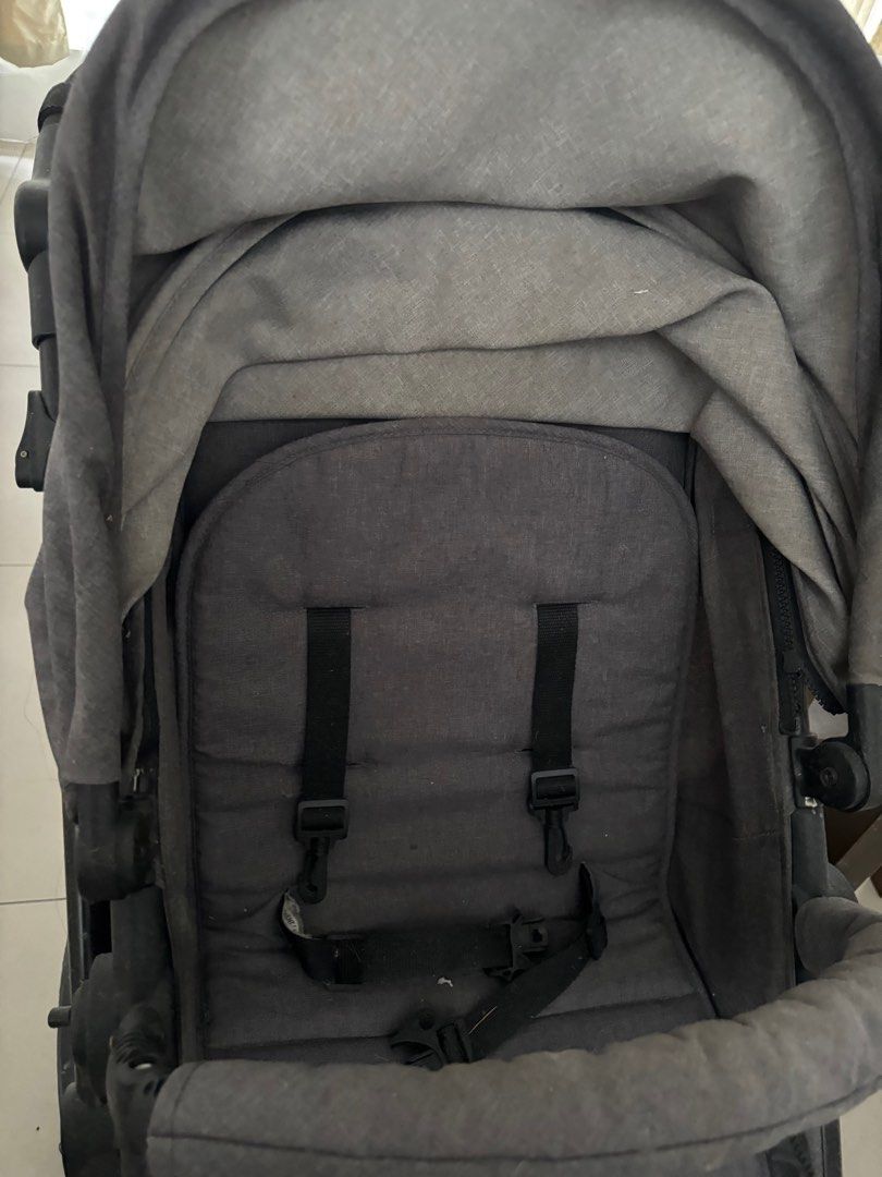 Looping Stroller (Category: Strollers) located in Pasig City. Submitted by jomarianni55843 (Listing ID 1401564998, Image 3). Description: bought dec 2022; used until dec 2023. with carry bag orig price: 26k.