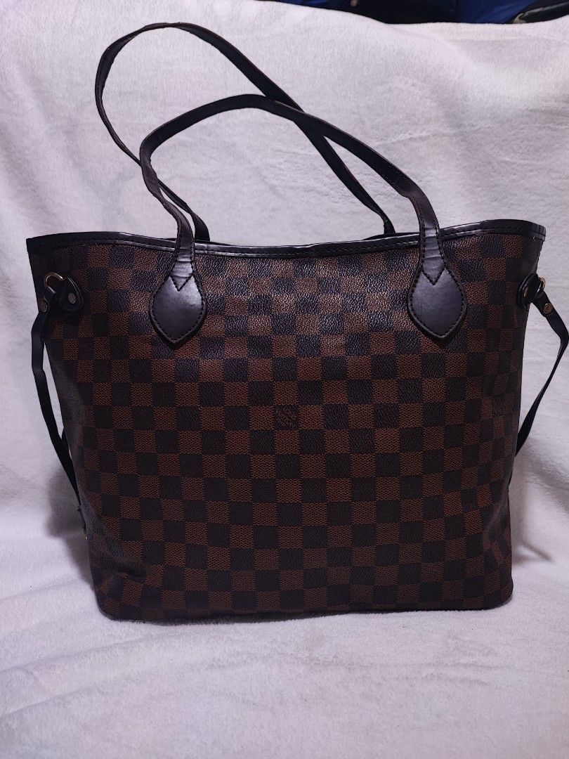 LV damier neverfull (Category: Luxury Bags & Wallets) located in Baguio. Submitted by jayrgijc52758 (Listing ID 1401623679, Image 2). Description: neverfull large size may minimal flaw sa handle still in very good condition. 700.
