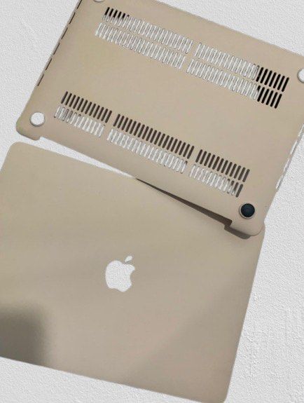 MacBook Case macbook pro 13 (Category: Laptop Bags & Sleeves) located in Manila. Submitted by decluterthings888 (Listing ID 1401538343, Image 1). Description: .