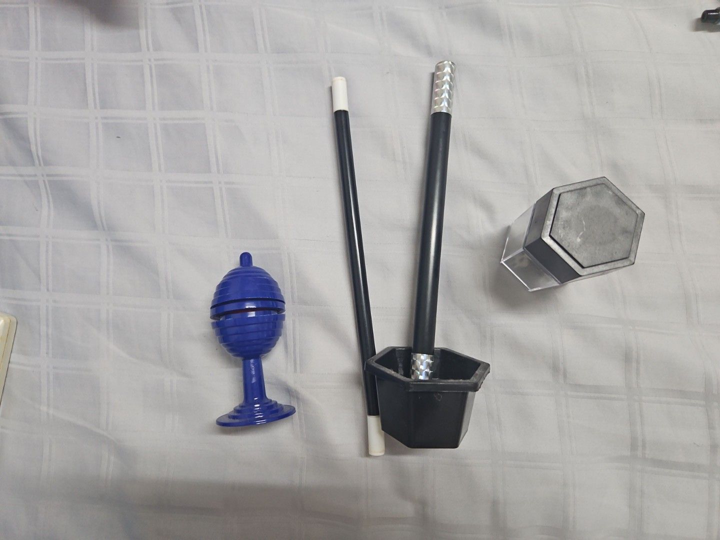 Magic Set (Category: Interactive Toys) located in Singapore. Submitted by randomriaev_ (Listing ID 1401677539, Image 2). Description: Magic set consists of props like wands,dice and etc..