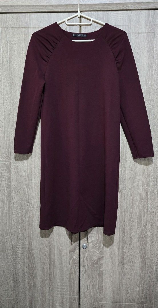Mango maroon dress (Category: Dresses) located in Paranaque City. Submitted by nynadj (Listing ID 1401615859, Image 1). Description: no flaws B 34-35in L 34in BDO, BPI, Gcash.