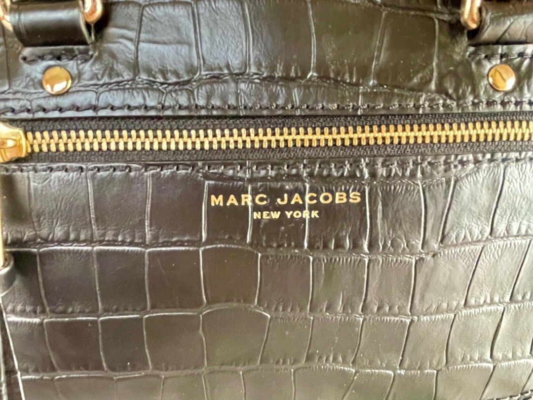 Marc Jacobs Cruiser (Large size) (Category: Luxury Bags & Wallets) located in Bulacan. Submitted by happylion-a983 (Listing ID 1401538745, Image 3). Description: Guaranteed authentic with tags and care card. Bought for 16k. Current selling price by online sellers is at 17k. Croc leather Large size No visible signs of usage. Used few times. Flawless gold hardware (can send more detailed pictures) Rubber linings are all intact Selling for 7.5k nego