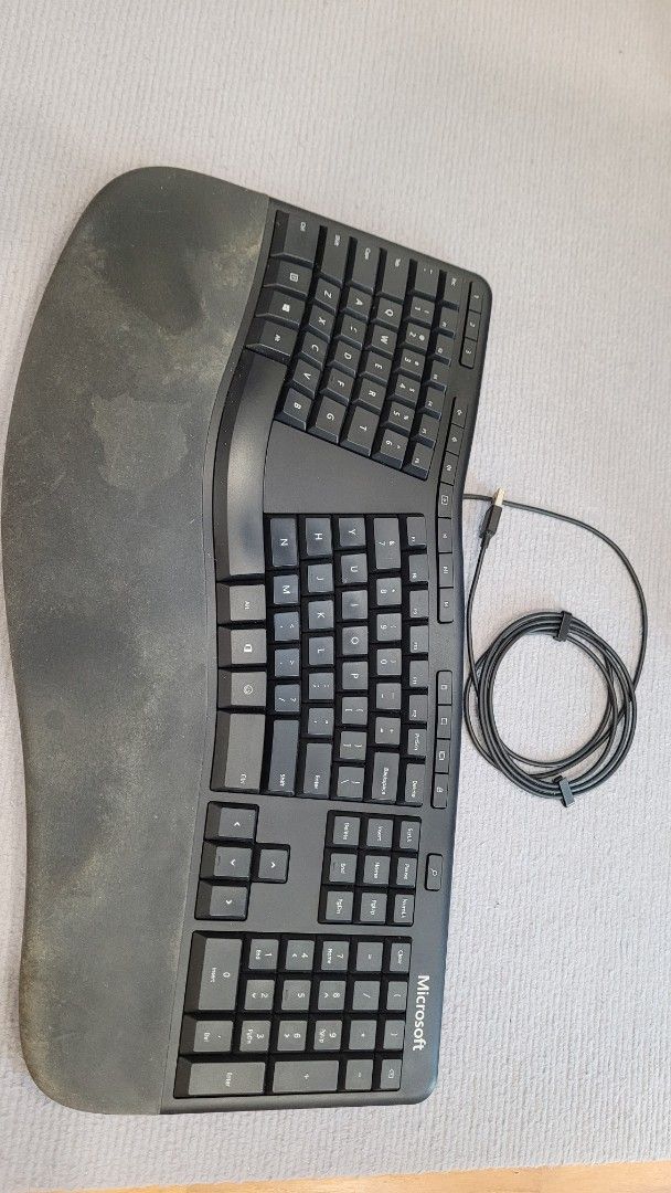 Microsoft Ergonomic Desktop Keyboard (No mouse)475652090327869441