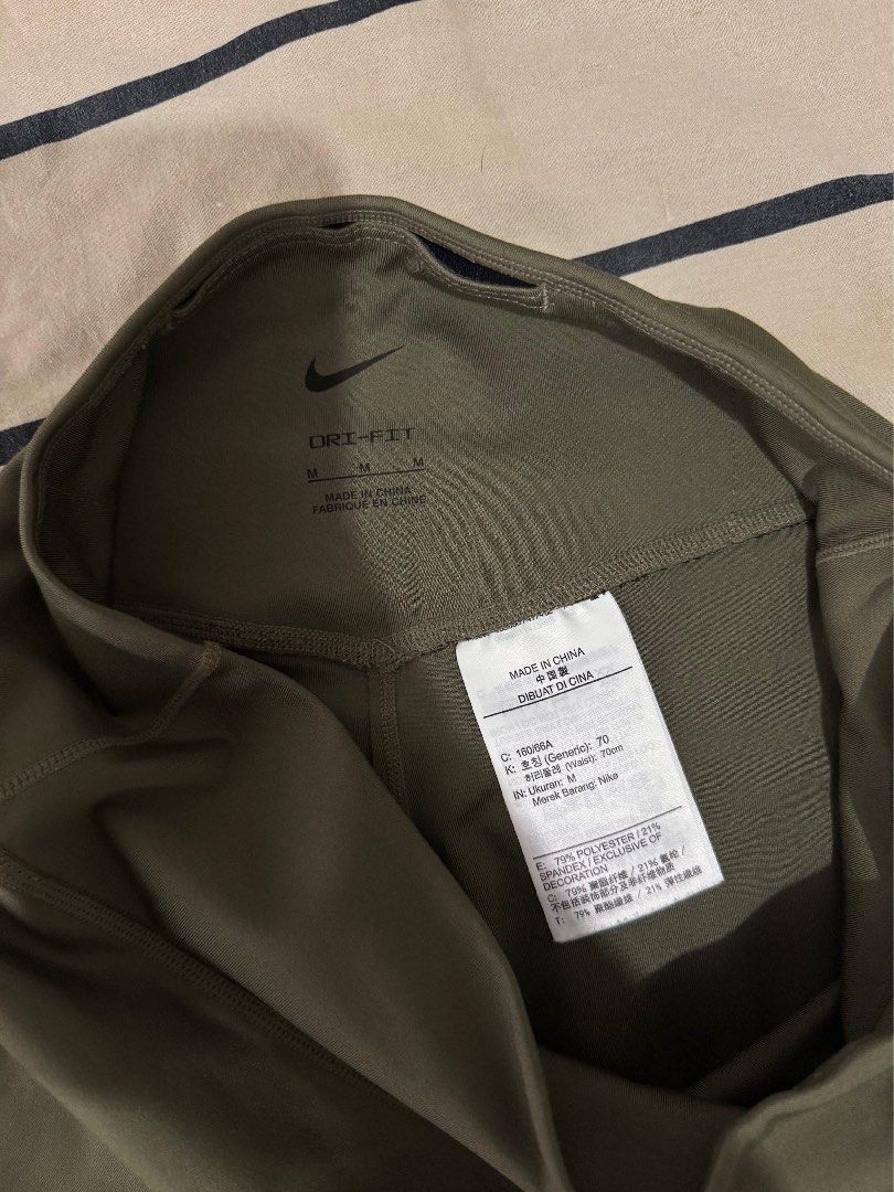 Nike Leggings (Category: Activewear) located in Manila. Submitted by dodebelen (Listing ID 1401600985, Image 3). Description: Nike Dri Fit Leggings Size M .