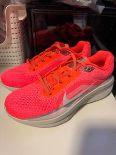 （分類：）位於 。 由 sneakerlollll 提交（商品編號 1401551976，圖片 1）。簡介： 。