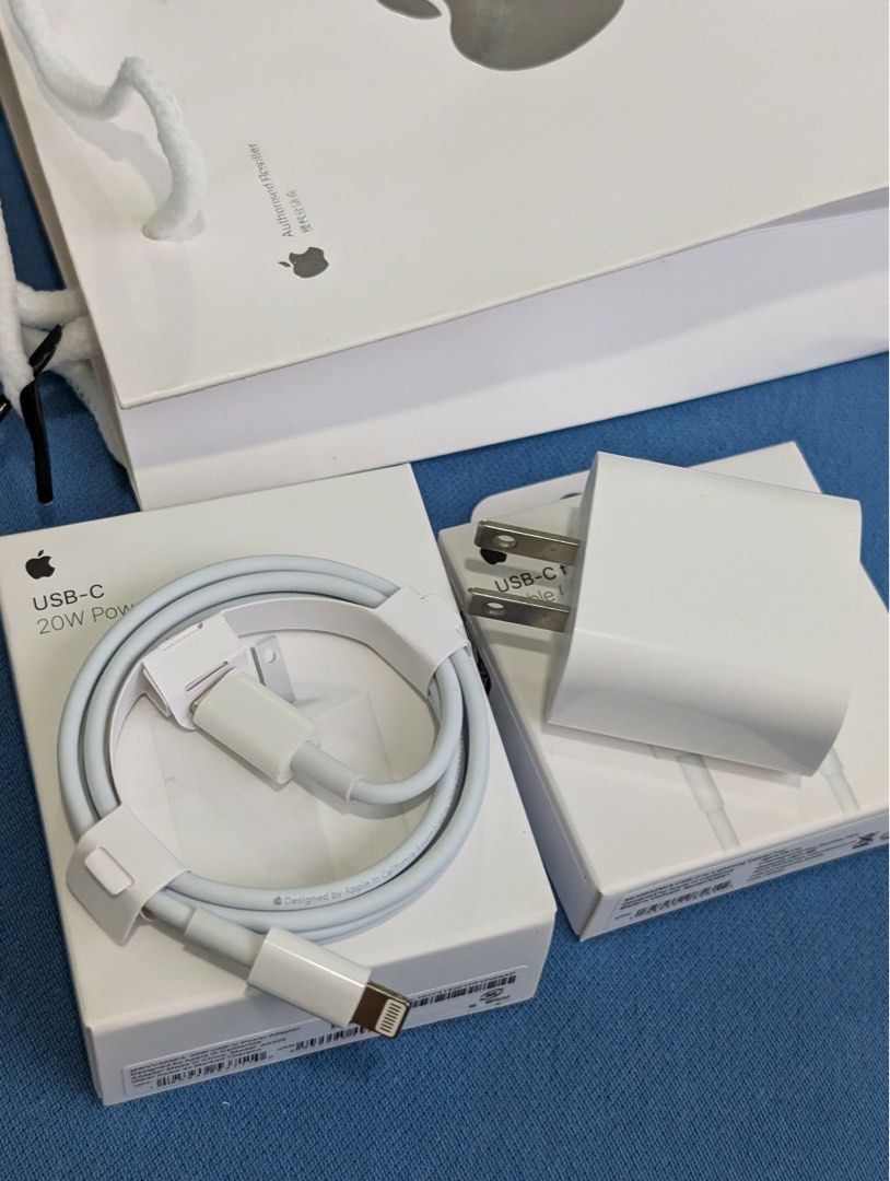 Original 20W iPhone Charger with Lightning Cable w/serial (Category: Chargers & Cables) located in San Juan City. Submitted by ph_gadgets_hub (Listing ID 1401602044, Image 2). Description: Original Apple Adapter Original Apple USB-C to Lightning Cable Original Apple USB-C to Type C Cable SALE‼️ ₱800 (set) Original Apple 20W USB-C Power Adapter with Original USB-C to lightning Cable w/serial number (meron 2 gold pin ang dulo ng cable) 🚀❤️ Also Av