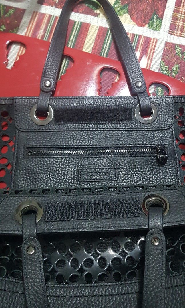 Oroton Leather Bag for Sale (Category: Shoulder Bags) located in Makati City. Submitted by alseastres2000 (Listing ID 1401657443, Image 2). Description: Basic Info Oroton medium-sized leather bag for sale It can be a hand bag and a shoulder bag Height: 25cm Length: 36.5cm Width: 12.5cm Original bag and rarely used RFS: Decluttering For sure buyers only and no to bogus buyers and joy reservers also Message me for more details Location: Makati and 