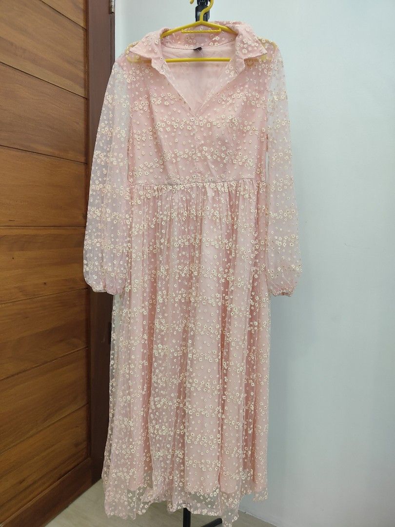 Pink Floral Maxi Dress (Category: Dresses) located in Caloocan City. Submitted by cssasot (Listing ID 1401701656, Image 1). Description: Elegant pink maxi dress with floral details. Features a collared neckline, long sleeves, fitted bodice, and flowing skirt. Perfect for special occasions. Can fit from XS to L Location: 8th Avenue Caloocan Can deliver anytime.