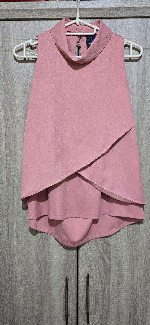 Plains&prints sleeveless top (Category: Sleeveless) located in Paranaque City. Submitted by nynadj (Listing ID 1401620055, Image 1). Description: no flaws barely used BDO, BPI, Gcash.