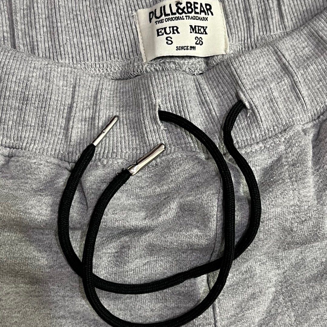PULL&BEAR LIGHT GREY SWEAT SHORTS SMALL (Category: Shorts) located in Paranaque City. Submitted by 53an_ (Listing ID 1401712417, Image 3). Description: PULL&BEAR LIGHT GREY SWEAT SHORTS SMALL DIMENSIONS LENGTH: 18 WAIST: 26-32 (STRETCHABLE) LEG OPENING: 10 SMALL ON TAG Honest issue: Minor lints PAYMENT VIA GCASH SHIPPING SHOULD BE SHOULDERED BY BUYER! Shipped/Delivered via J&T or Lalamove .