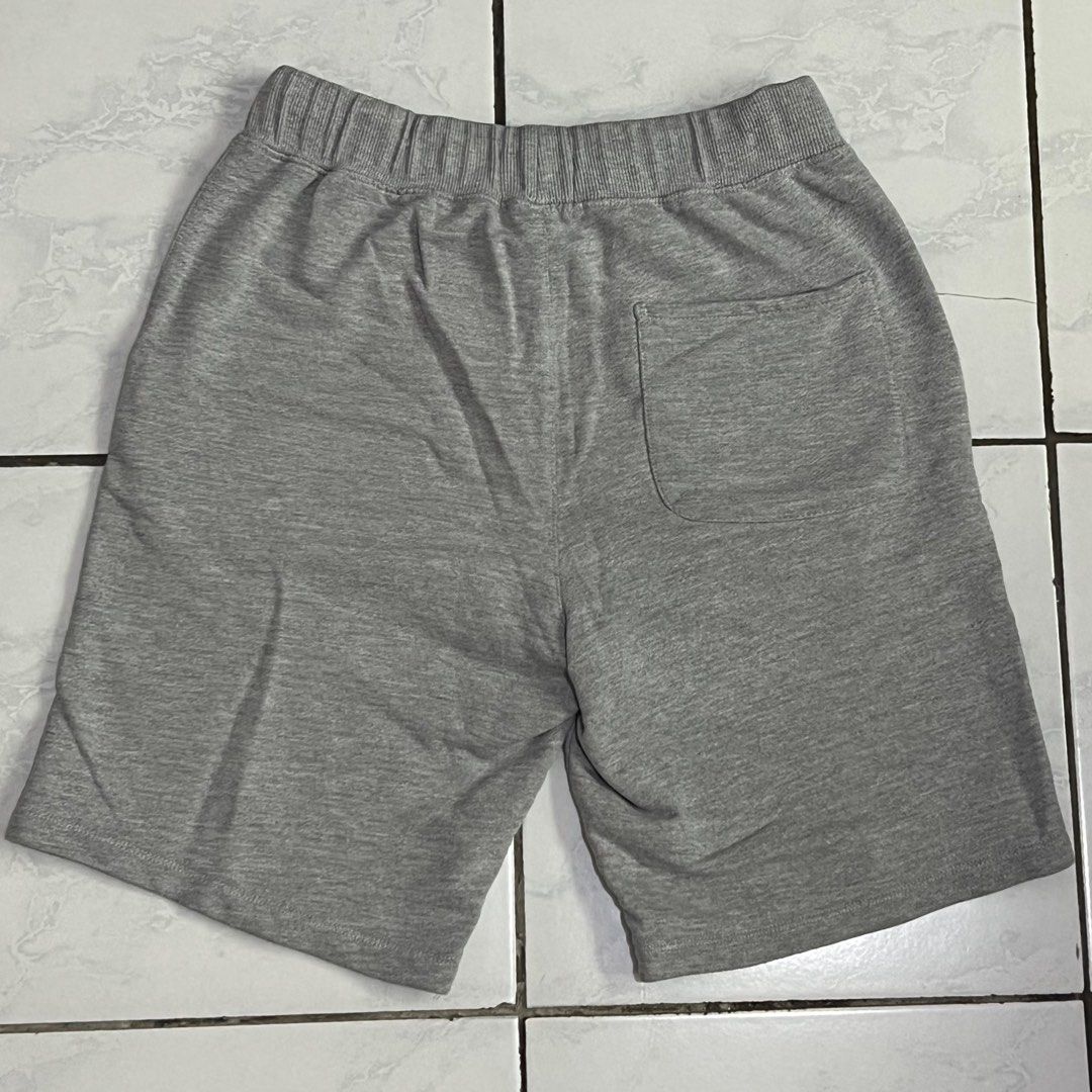 PULL&BEAR LIGHT GREY SWEAT SHORTS SMALL (Category: Shorts) located in Paranaque City. Submitted by 53an_ (Listing ID 1401712417, Image 2). Description: PULL&BEAR LIGHT GREY SWEAT SHORTS SMALL DIMENSIONS LENGTH: 18 WAIST: 26-32 (STRETCHABLE) LEG OPENING: 10 SMALL ON TAG Honest issue: Minor lints PAYMENT VIA GCASH SHIPPING SHOULD BE SHOULDERED BY BUYER! Shipped/Delivered via J&T or Lalamove .
