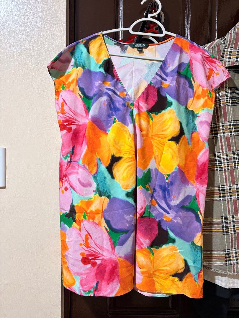 Ralph Lauren Floral Blouse (Category: Blouses) located in Manila. Submitted by orion_declutter (Listing ID 1401658922, Image 2). Description: What you see is what you get. So pretty! Preskong tela M-L.