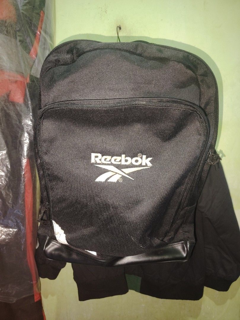 Reebok Black Backpack (Category: Backpacks) located in Pasig City. Submitted by michelle.asuki (Listing ID 1401578610, Image 1). Description: REEBOK LAPTOP BAG VGOOD TO EXCELLENT MALAKI PO SYA KASYA LAPTOP MARAMI PONG MAILALAGAY 1K DM DM DM.