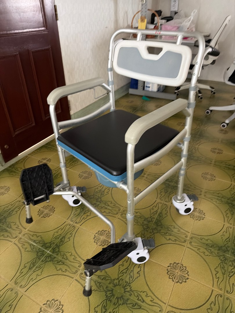 Rolling Commode Chair with Footrests, wheels, Health & Nutrition ...